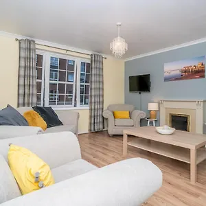 https://modern-renovated-2bed-flat-with-free-parking.edinburghhotelsuk.org